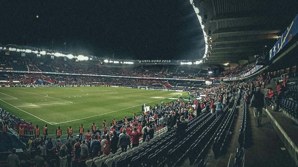 PSG : Le Parc des Princes, Forteresse Imprenable avec un Taux de Réabonnements Record – Quel Impact sur vos paris ?