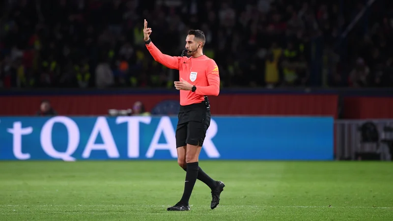 Affaire Abdelatif Kherradji : Condamnation d'un Arbitre de Ligue 1, Quelles Conséquences pour les Paris Sportifs ?