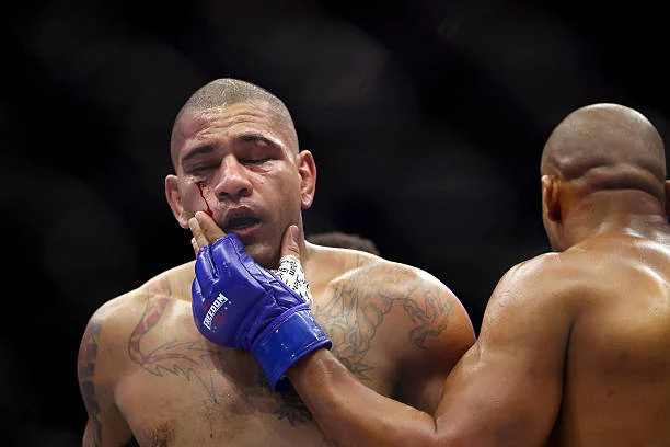Alex Pereira : L'Aveuglante Confession Post-Gane – Quel Impact sur la Moneyline de 'Poatan' ?