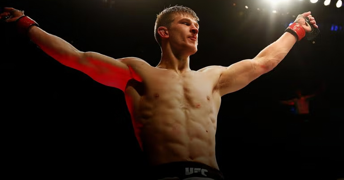 Arnold Allen Face à un Finisher Redoutable : UFC 324, Quelles Cotes pour 'Almighty' ?