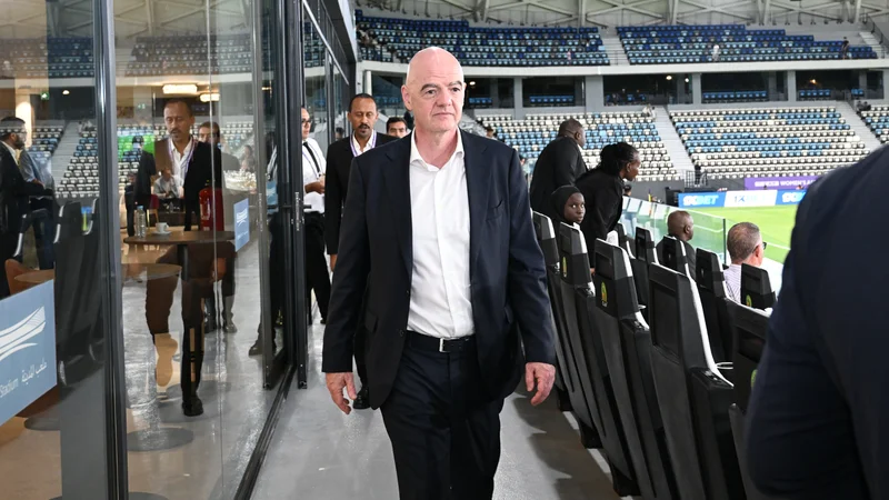 FIFA sous pression : Infantino dément un second salaire — Les bookmakers restent prudents