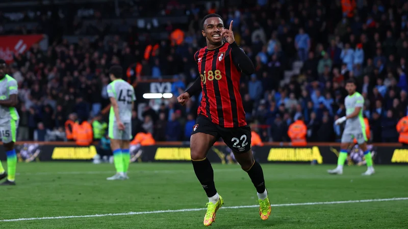 Fracture du Métatarsien: Le Coup Dur Kroupi Redessine les Cotes de Bournemouth en Premier League