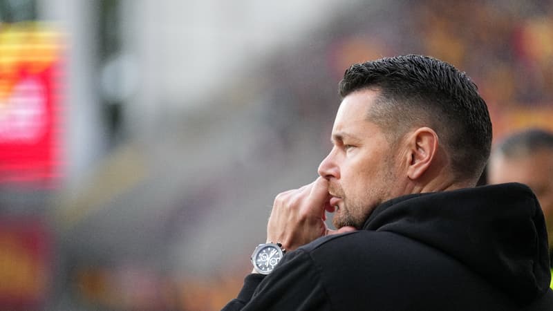 Frustration de Pierre Sage : Quel impact psychologique sur le RC Lens et les paris à venir ?