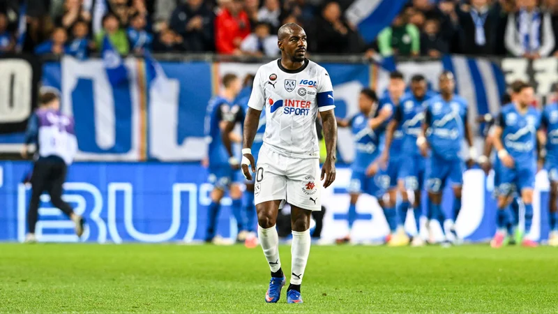 L'Alerte de Gaël Kakuta : La Santé Mentale des Joueurs Menace-t-elle les Prochaines Cotes d'Amiens SC ?