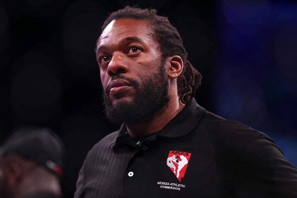 Herb Dean Sous les Projecteurs : La Confiance du CSAC et l'Impact Stratégique sur Vos Paris MMA
