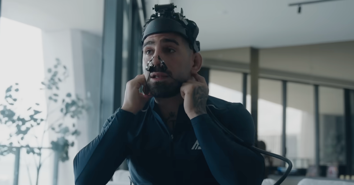 L'Arme Secrète d'Ilia Topuria : La Neurostimulation va-t-elle Booster ses Cotes contre Max Holloway ?