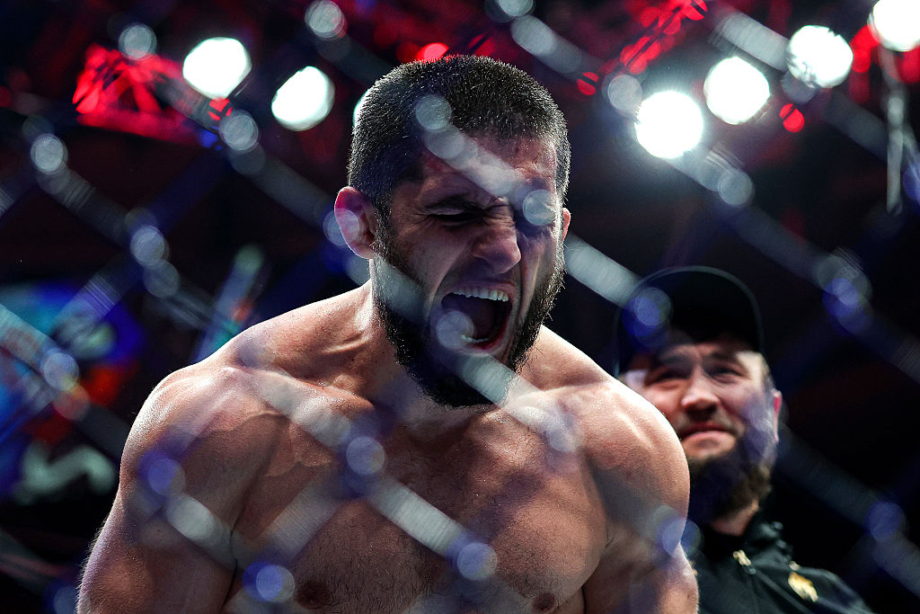 Islam Makhachev : Mont Rushmore du MMA ? L'impact des éloges de Chiesa sur les cotes UFC