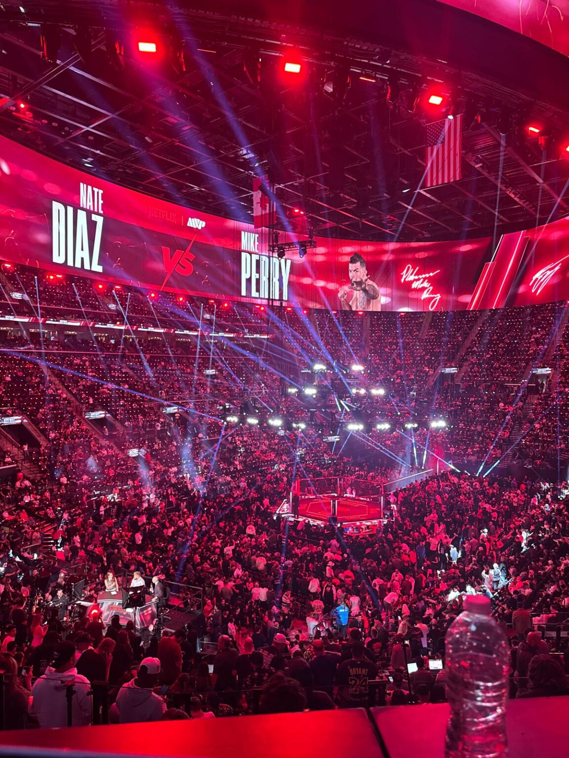 Jake Paul's MVP MMA 1 sur Netflix : Un Succès Retentissant qui Redéfinit les Cotes Futures !