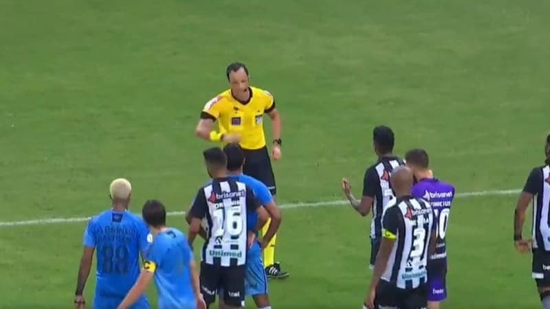 Ligue 1 : L'Arbitrage 'Spray' de Thomas Léonard, un Game Changer pour vos Paris sur les Cartons ?