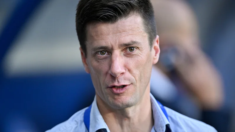 Ligue 1 : Benoît Bastien durcit le ton, quelle influence sur les paris 'Cartons' et 'Temps de jeu' ?