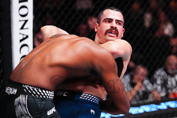 Luis Hernandez : Victoire R1 par soumission — Ce que ça signifie pour vos paris MMA