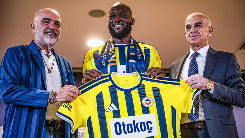 Mercato XXL en Turquie: Salah à Trabzonspor, Lukaku à Fenerbahce – Stratégies de Paris Révélées!