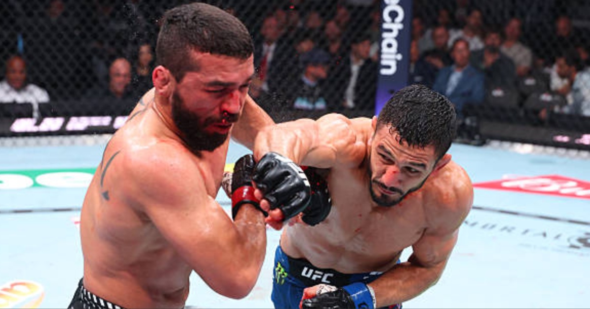 MMA : Aaron Pico Éblouissant Contre Patricio Pitbull à l'UFC 327 – Stratégie de Paris Post-Comeback