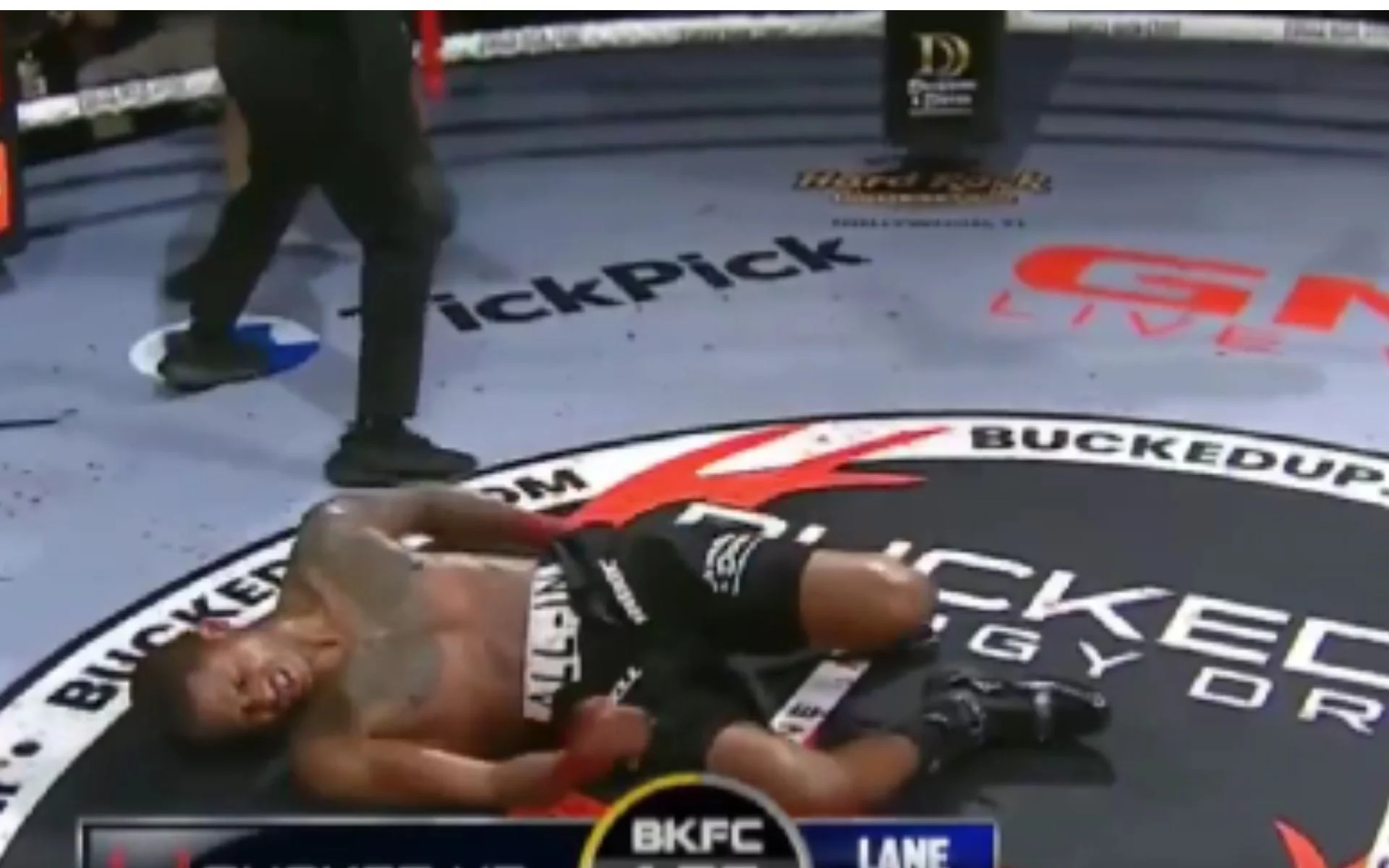 MMA BKFC : La Victoire Controversée de Bryce Henry par DQ – Opportunité ou Piège pour les Paris Sportifs ?