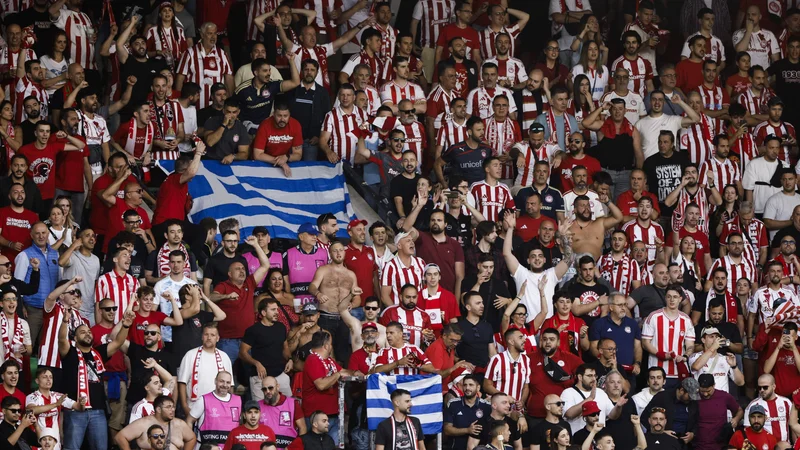 Faut-il parier sur l'OM face à l'Olympiacos ? L'impact des supporters grecs sur les cotes