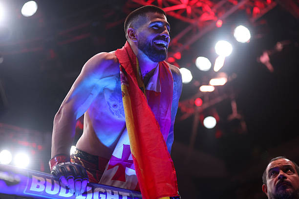 Topuria vs. Gaethje: L'Aura de Champion d'Ilia Redéfinit-elle les Cotes de l'UFC ?