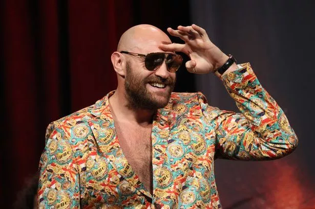 Tyson Fury vs. Mariusz Wach en Thaïlande : Le 'Gypsy King' Face à un Test Inattendu ou un Simple Tune-Up ?