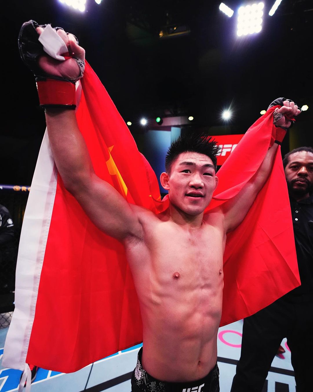UFC : Le Choc Stratégique Yadong vs. Figueiredo – Qui Aura l'Avantage au Moneyline ?