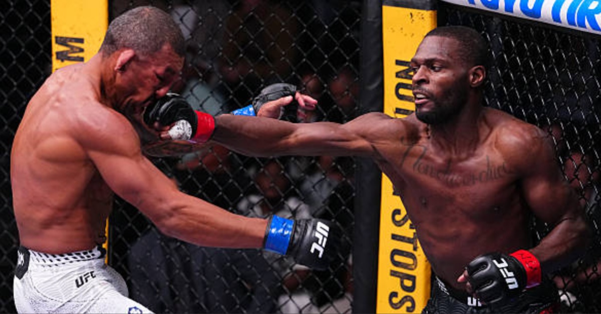 UFC Vegas 116 : La Victoire Serrée de Raoni Barcelos Impacte-t-elle son Moneyline Futur ?