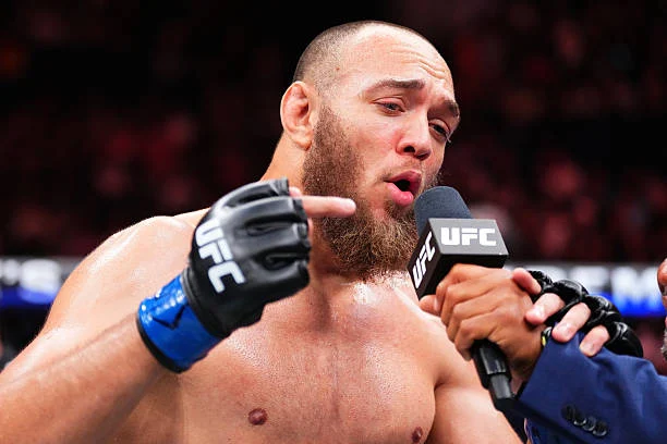 MMA Heavyweight Showdown: Valter Walker Favori face à Thomas Petersen – Analyse des Cotes à Abu Dhabi